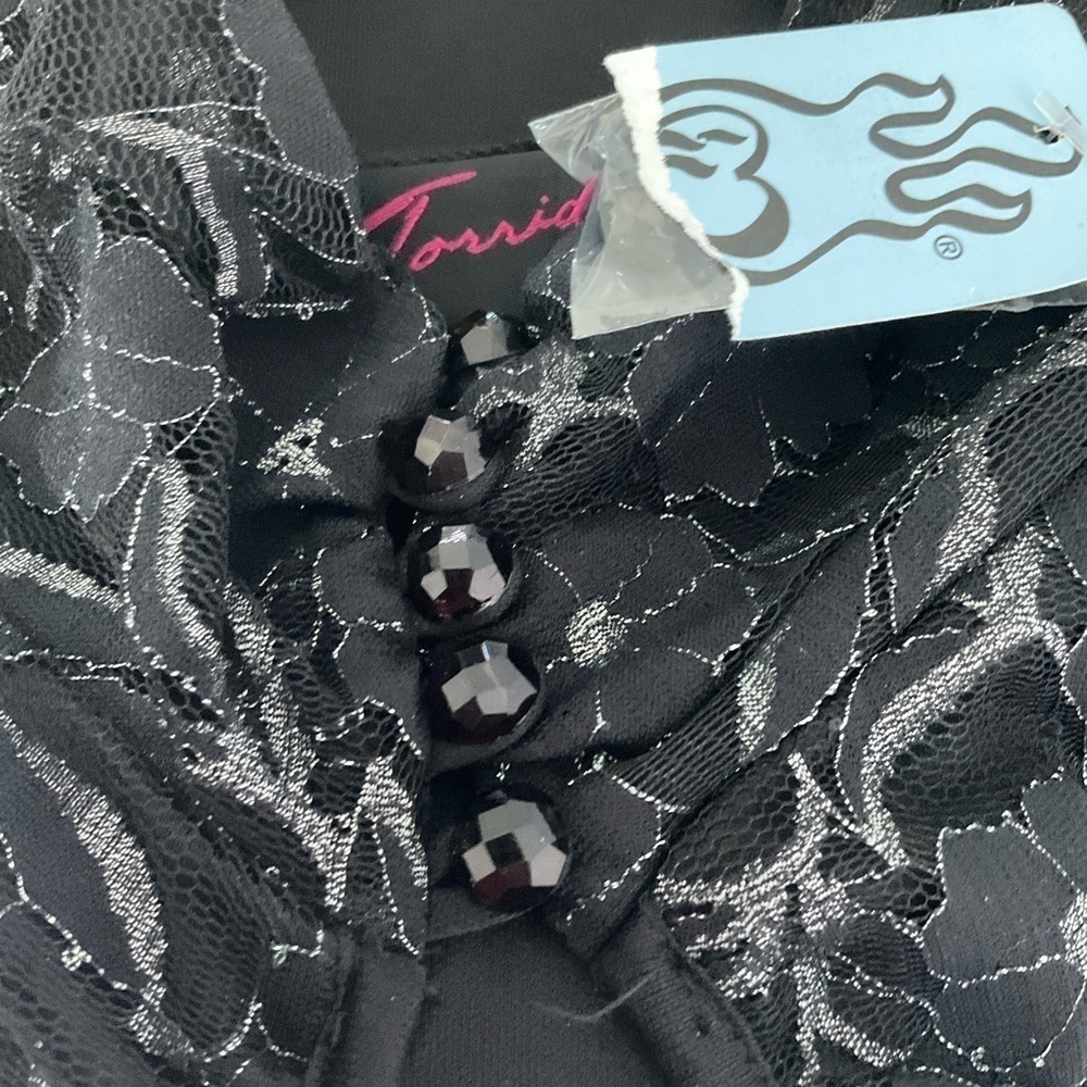 Torrid FLORAL KEYHOLE TOP size 3 new with tags T28 - Picture 7 of 9